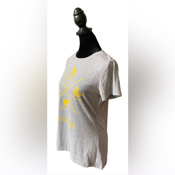 Harry Potter: Hogwarts Tee Shirt - Picture 6 of 17